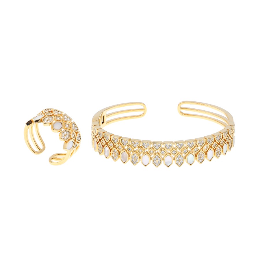 Bracelet with a gold-plated ring studded with zirconium