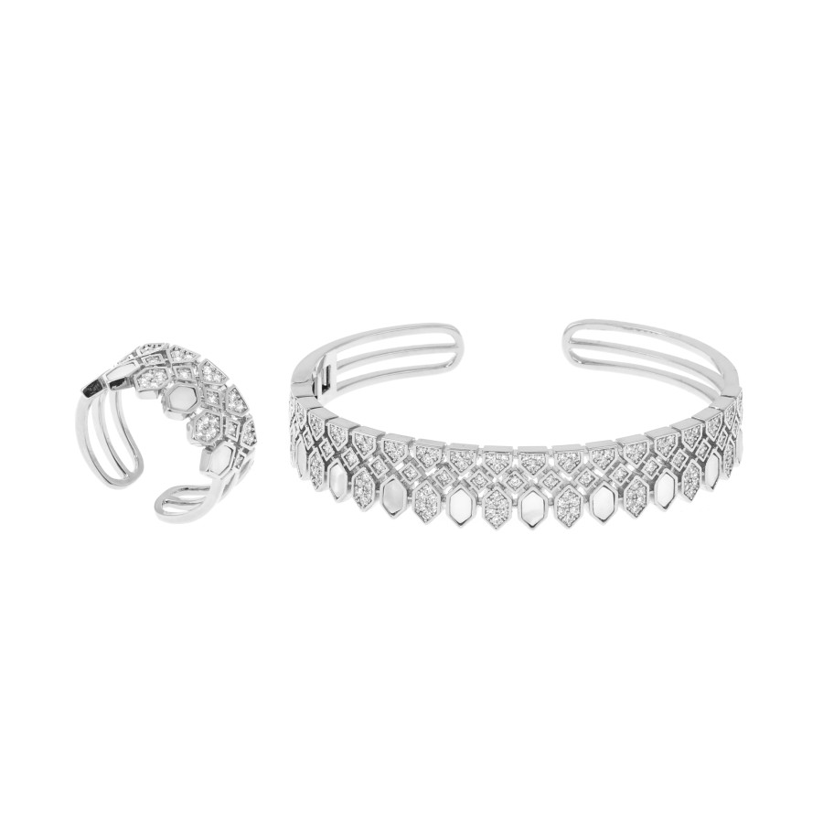 Bracelet with a gold-plated ring studded with zirconium